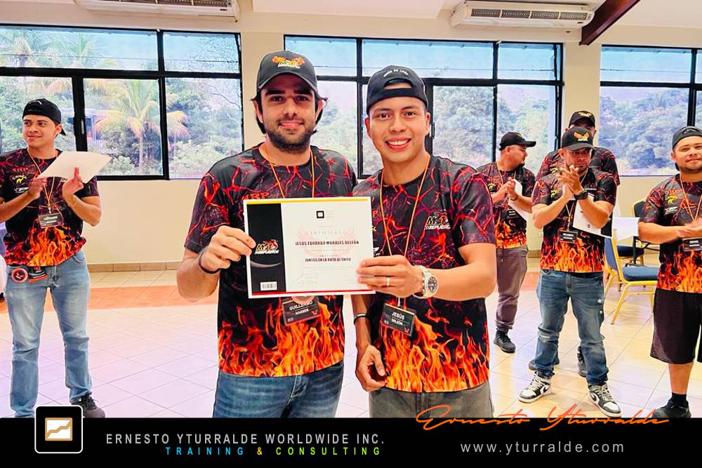 Team Building Corporativo LATAM con integración y liderazgo en talleres corporativos