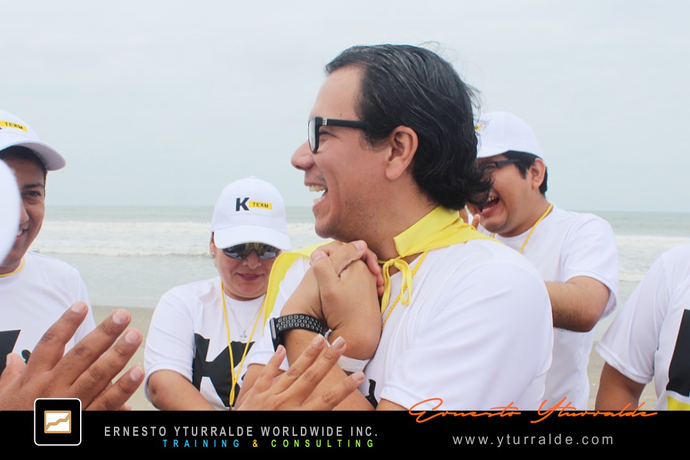 Team Building Corporativo LATAM | Talleres vivenciales de Cuerdas Bajas orientados a resultados y cohesión